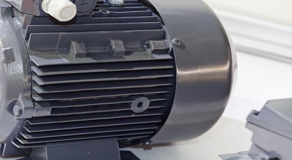 減速電機和伺服電機的區(qū)別及應用場景詳解