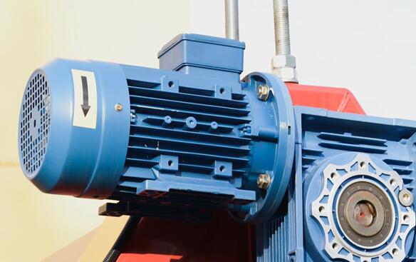 調(diào)速電機(jī)和變頻器調(diào)速區(qū)別大介紹（你知道哪種更適合你的設(shè)備嗎？）