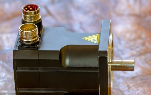 單相電機(jī)后面那個(gè)是什么開關(guān)？詳解常見電機(jī)配件及使用方法