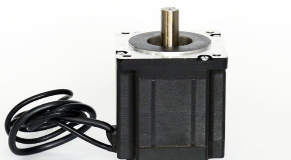 有步進伺服電機嗎，步進電機與伺服電機的區(qū)別和應(yīng)用
