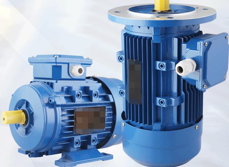 三相異步電動機由什么和什么組成？